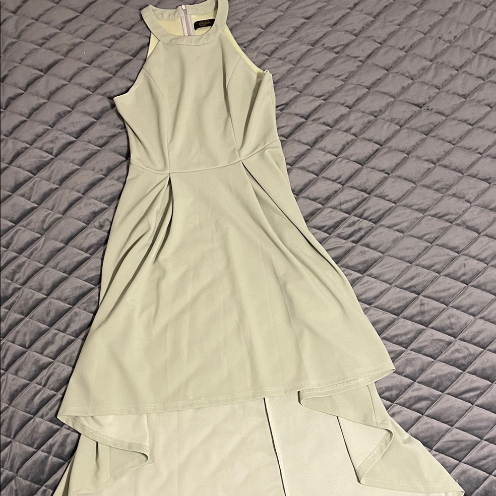Chic Sleeveless High-Low Dress in Soft Green